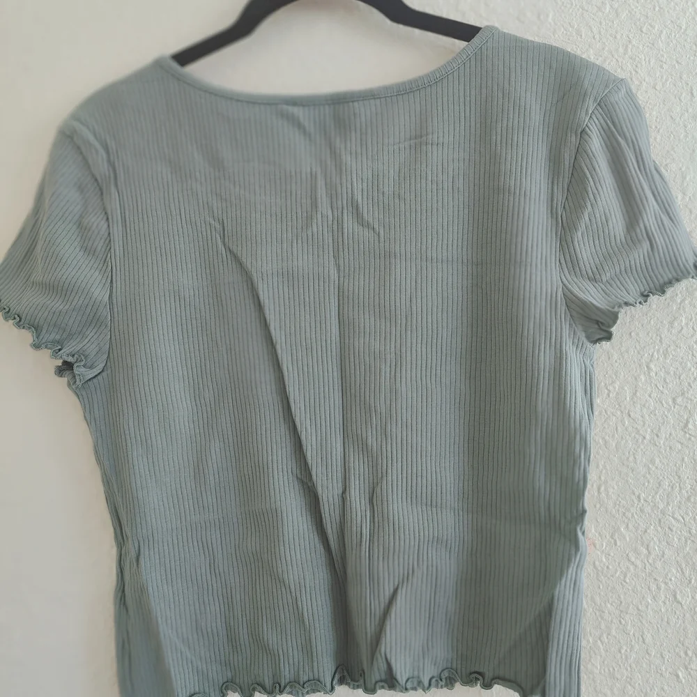 Women's Ribbed Green Top - Picture 2 of 3
